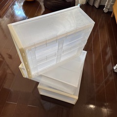 ポリプロピレン衣装ケース3個の画像