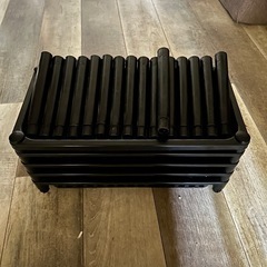 黒のラックの画像