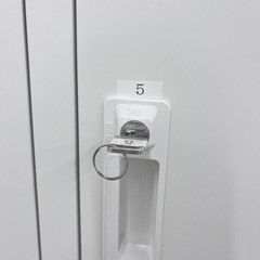 【格安で譲ります】１２人用ロッカーの画像