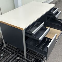 中古品　オフィスデスク　事務机　引き出し鍵付きの画像