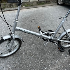 折りたたみ自転車(シルバー)の画像