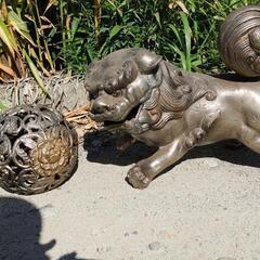 中くらいの狛犬の画像