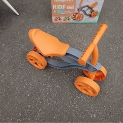 ● KIDS BIKE キッズバイク オレンジ バランスバイク 幼児用 自転車 ポップンバイク  足漕ぎ 4輪バイク キックバイク プラスチック製 中古 ③の画像