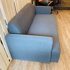 IKEA⭐️2人掛けソファ(脚付属)【グッディーズ】の画像