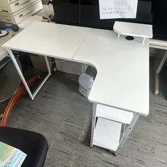 L字デスクの画像