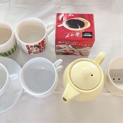 ティーカップ＆ソーサー3セット / カップ3個  / コーヒードリッパー1個 / ティーポット1個の画像