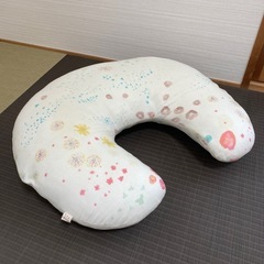 10mois ディモワ NAOMI ITO 授乳クッションの画像