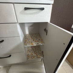 収納棚の画像