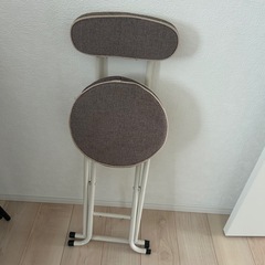 折りたたみ椅子の画像