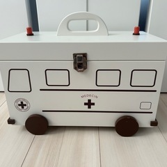 救急箱　救急車型　の画像
