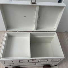 救急箱　救急車型　の画像