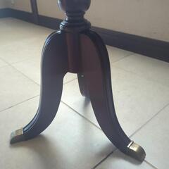 アンティーク系サイドテーブル（大塚家具）の画像
