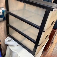 三段プラスチック収納の画像