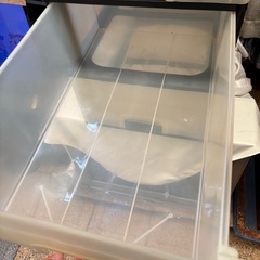 三段プラスチック収納の画像