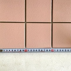 【売却済み】イナックス 床タイル ピンク 91枚まとめ売りの画像