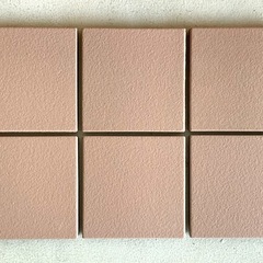 【売却済み】イナックス 床タイル ピンク 91枚まとめ売りの画像