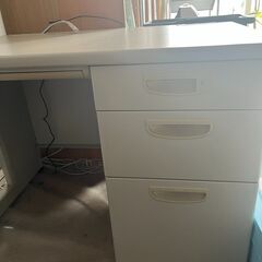 オフィス　机　椅子の画像
