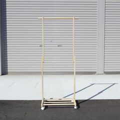 0801-15　木製ハンガーラック（キャスター付き）