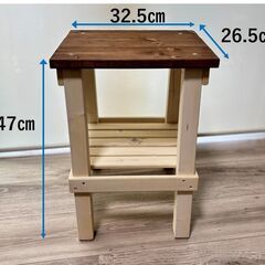 スツールにもなるサイドテーブルの画像