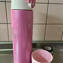 取引中　保冷水筒セット+キティ弁当箱の画像