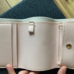 財布　クリーム色の画像