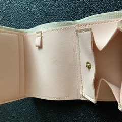 財布　クリーム色の画像