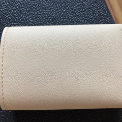 財布　クリーム色の画像