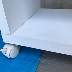 キャスター付き収納棚の画像