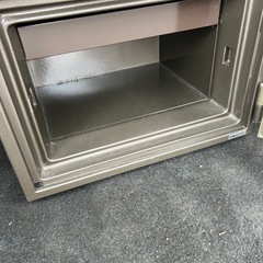金庫　鍵付きの画像