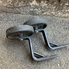 子ども自転車　補助輪付きの画像
