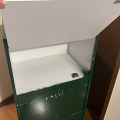  【練馬春日町で引取】レトロな木製3段棚／本棚・収納にも！
の画像