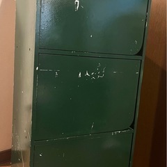  【練馬春日町で引取】レトロな木製3段棚／本棚・収納にも！
の画像