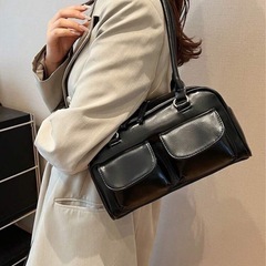 肩掛けカバンの画像