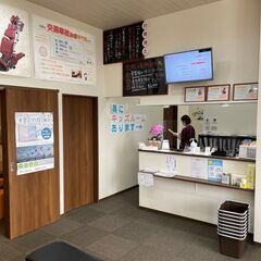 鍼灸接骨院の受付スタッフ/夕方4時間だけ。学校終わりや晩ごはん前にちょうどいい！授業後に／家事を終えて…のスキマ時間をムダなく活用！電話応対や予約管理など、簡単な受付業務が中心。週2日～OK＆扶養内・Wワークも可能だから、無理なく続けられると好評です。の画像