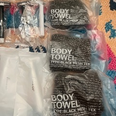 新品未使用♥︎ホテルアメニティの使い捨てカミソリ12本、ボディタオル3枚の画像