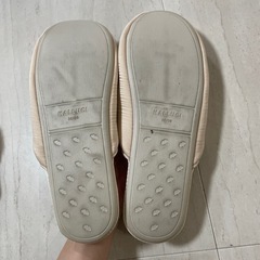 タッセル ボール付き フラット ルーム スリッパの画像