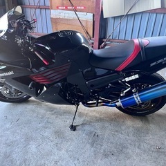 大型バイクカワサキzzr1400の画像