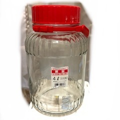 長期保存に適した4リットルの日本製ガラス瓶。の画像