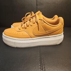 スニーカー(エアーフォース1)の画像