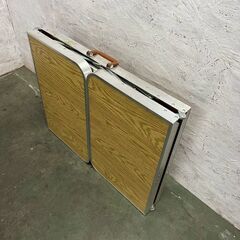 アルミ製 折りたたみテーブル アウトドア キャンプ アルミテーブル 折りたたみ 軽量 持ち運び 箱付き 片方折りたたみ テーブル Y1987の画像