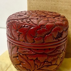 尾崎吉蔵 推朱牡丹唐草文 棗 共箱 美品　レアの画像