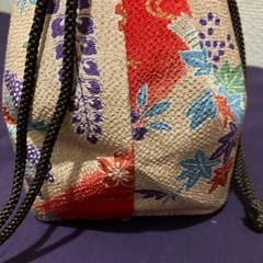 新品　四季折々の花々　ちりめん素材　巾着の画像