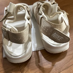 NIKE キャニオンサンダル　レディースの画像
