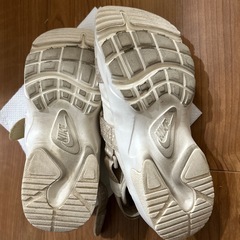 NIKE キャニオンサンダル　レディースの画像