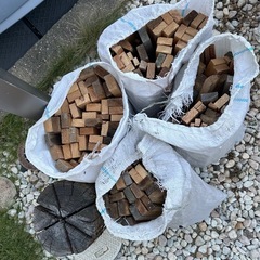 【決まりました】　
薪　角材　キャンプ焚き火の画像