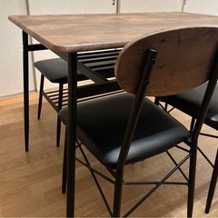 ダイニングテーブル4人用の画像