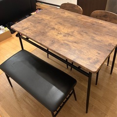 ダイニングテーブル4人用の画像