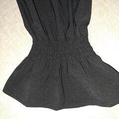 袖口フリルのワンピースの画像