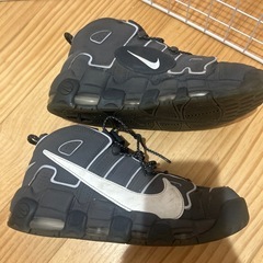 NIKE モアテン　27.5 グレーの画像