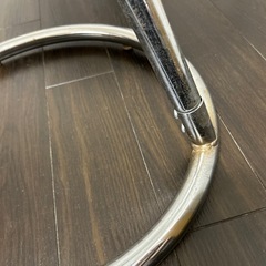 円形ガラステーブルの画像